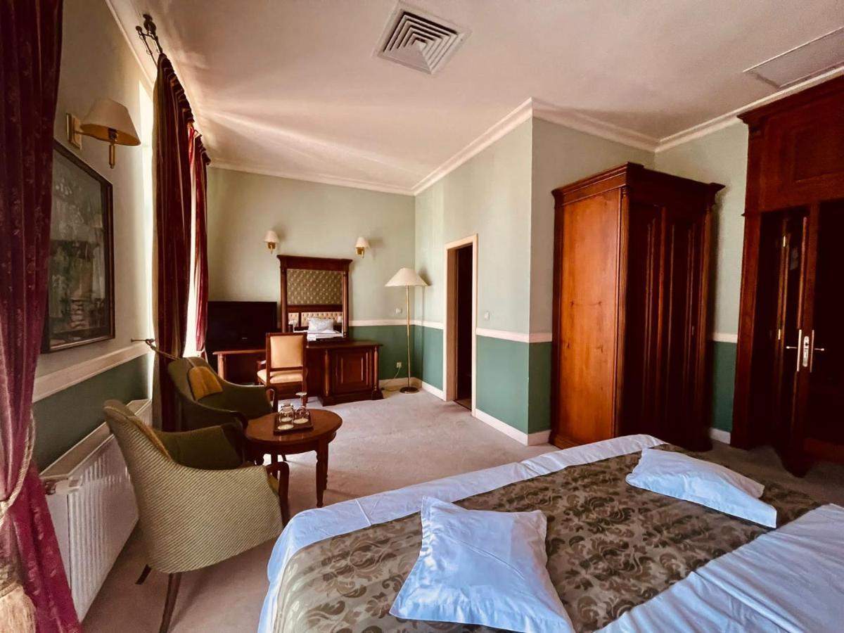 Hotel Angelo D'Oro Ploieşti Exterior foto