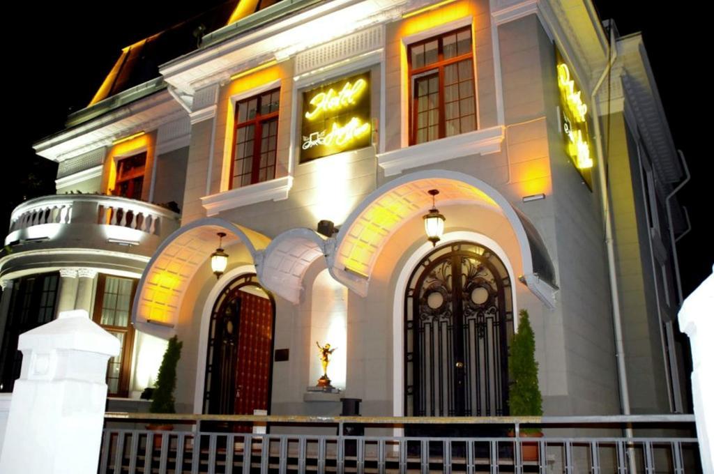 Hotel Angelo D'Oro Ploieşti Exterior foto