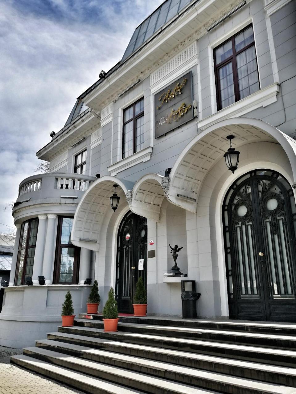 Hotel Angelo D'Oro Ploieşti Exterior foto